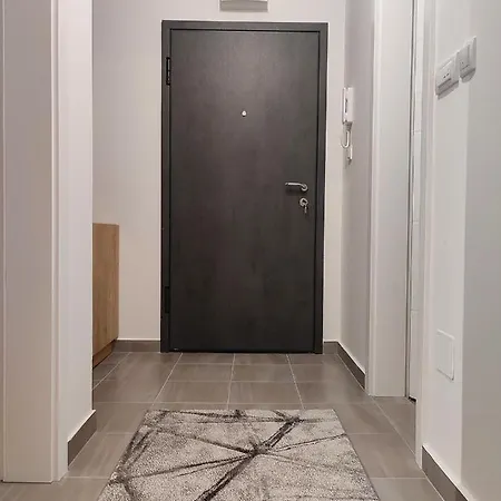 Apartman 62, Istocno - Lukavica