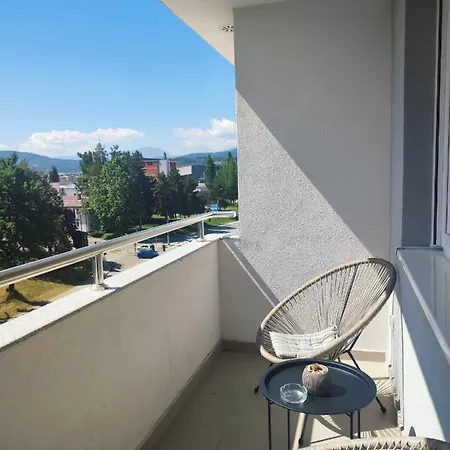 Apartman 62, Istocno - Lukavica